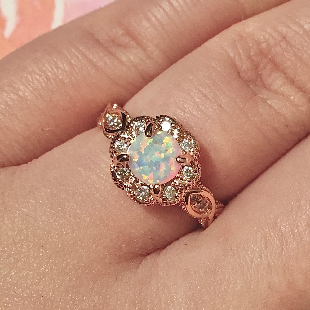 HP 🎉Round Opal Halo Twist Ring In Rose Gold NWOT - Picture 2 of 11